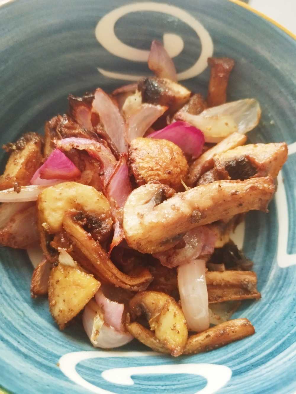 10 Minute Air Fryer Mushrooms and Onions